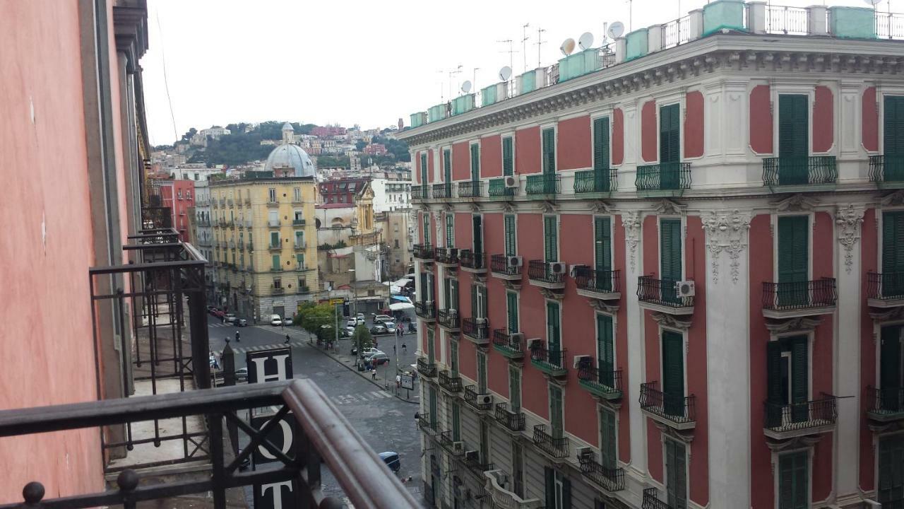 Una Casetta Al Centro Di Napoli Bagian luar foto